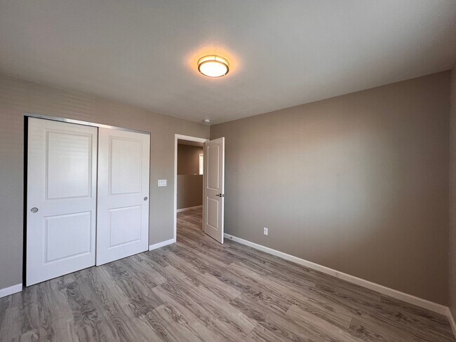 Building Photo - 815 Starlite Dr