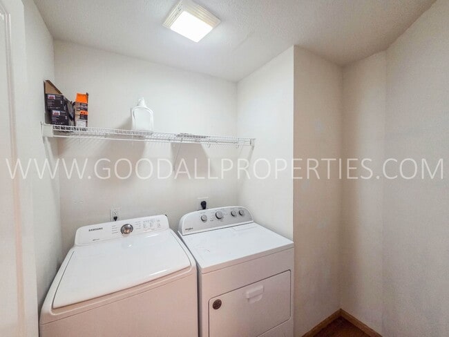 Building Photo - Beautiful 2BR Townhome in Ankeny – Great Location & Modern Features