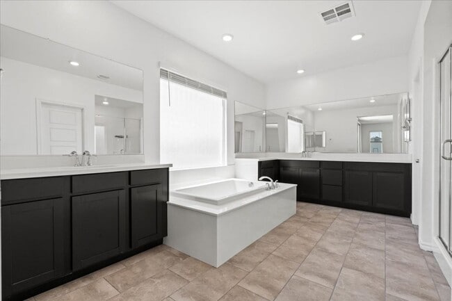 Building Photo - Spacious 5-bedroom home in gated community