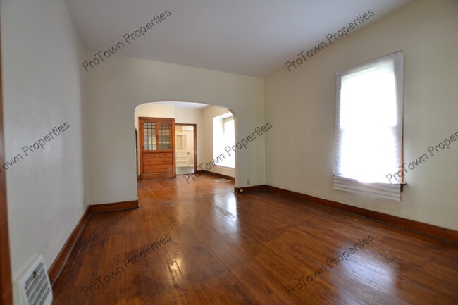 Building Photo - 10 Boulder Ave