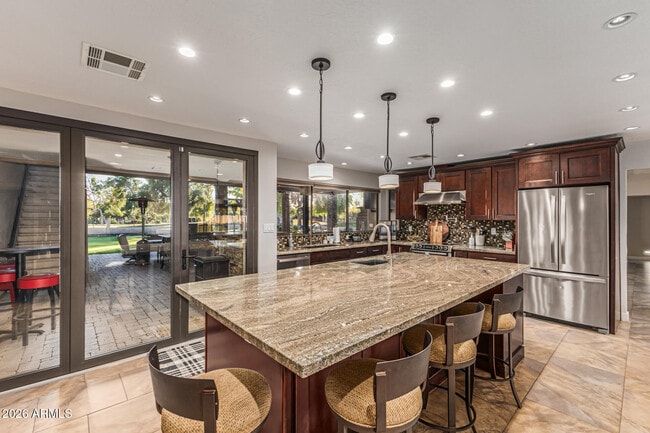 Building Photo - 5821 E Cactus Rd