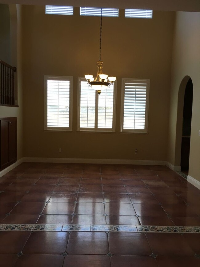 Building Photo - Spacious floor plans 4bedroom, 3 bath Near Franklin High