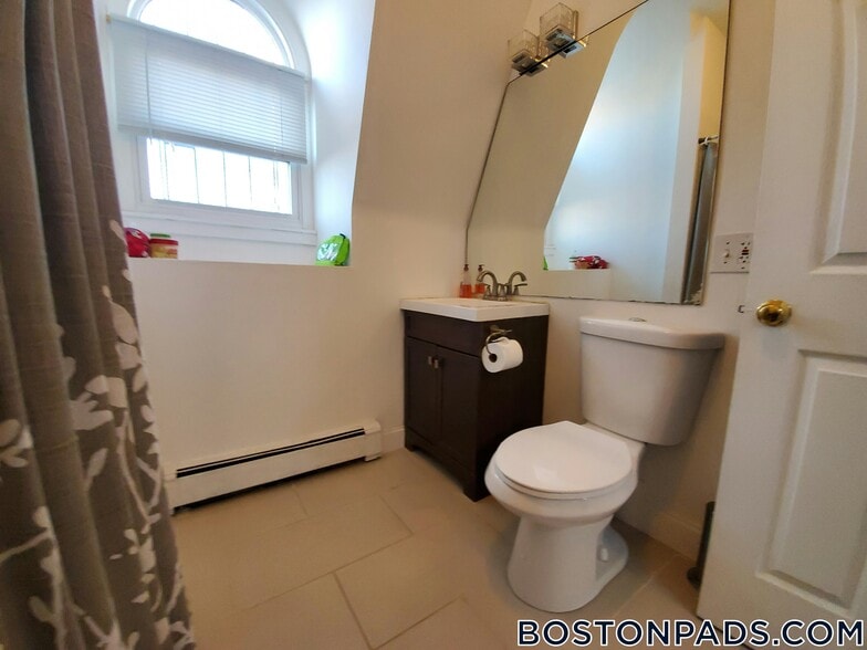 Building Photo - 168 Northampton St