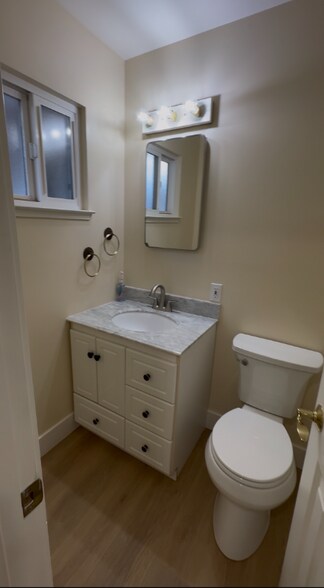 Building Photo - 1543 Willowbrook Dr