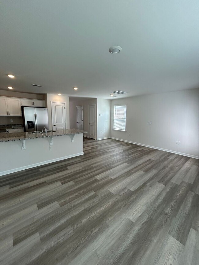 Building Photo - 413 Silicon Dr