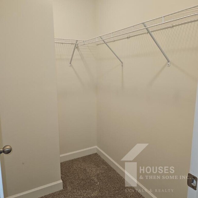 Building Photo - 614 Reese Ln