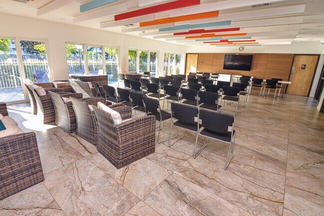 Building Photo - 2661 S Course Dr