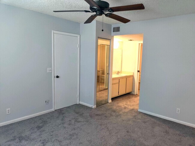 Building Photo - 701-701 Sabal Ridge Cir