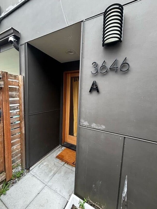 Building Photo - Modern Townhome For Lease Near Columbia City | 2 Bed | 2.5 Bath | A/C | Covered Parking