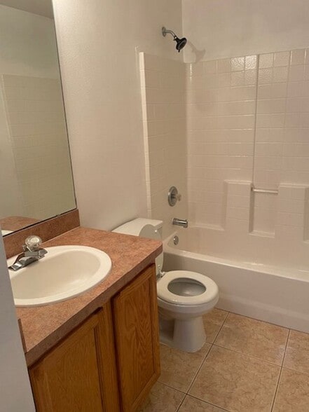 Building Photo - 51 Fordham Ln