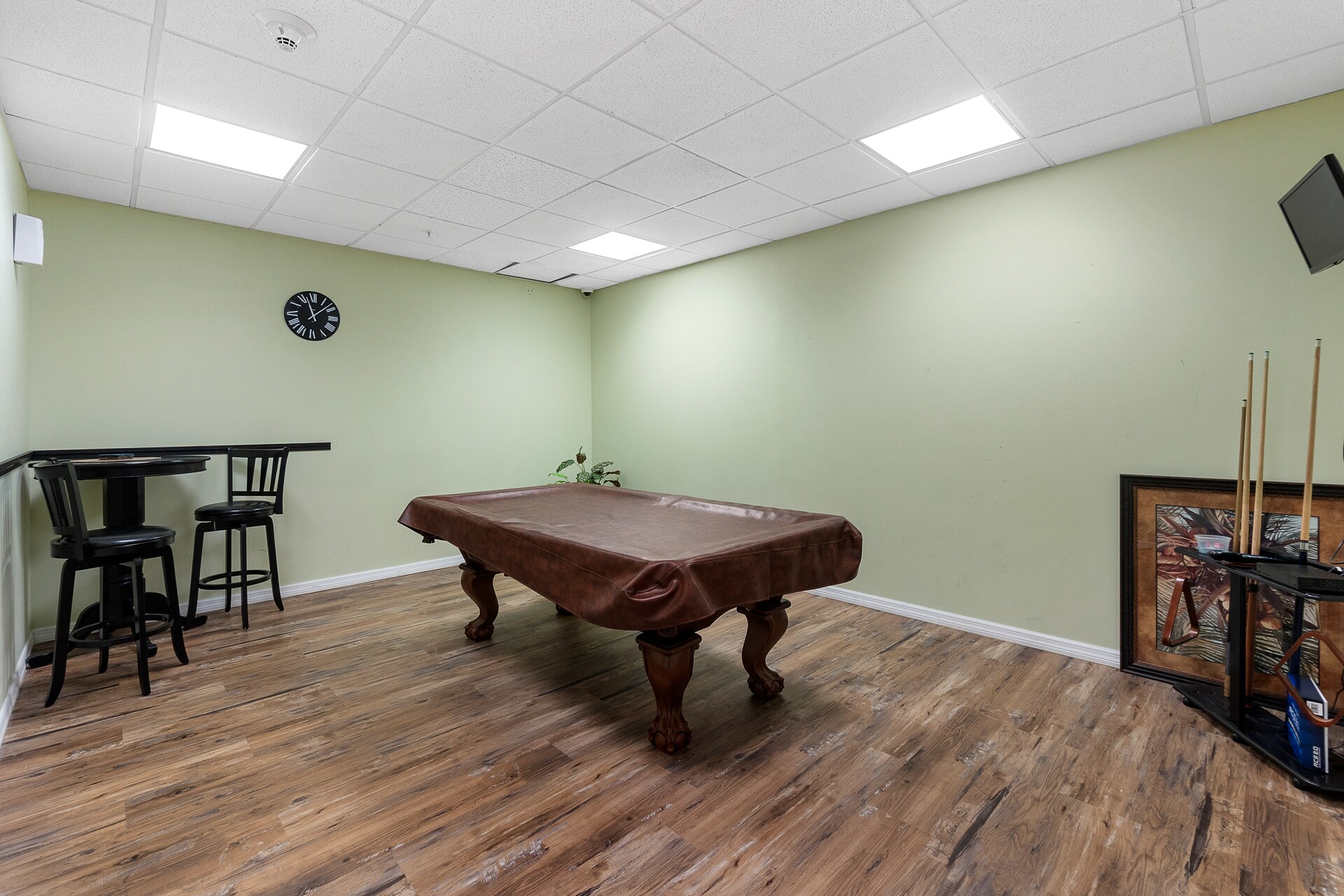 Game room - 2947 S Atlantic Ave