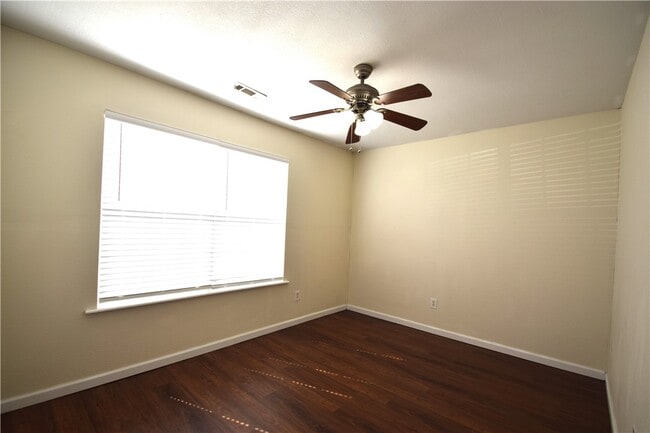 Building Photo - 207 SE 16th St