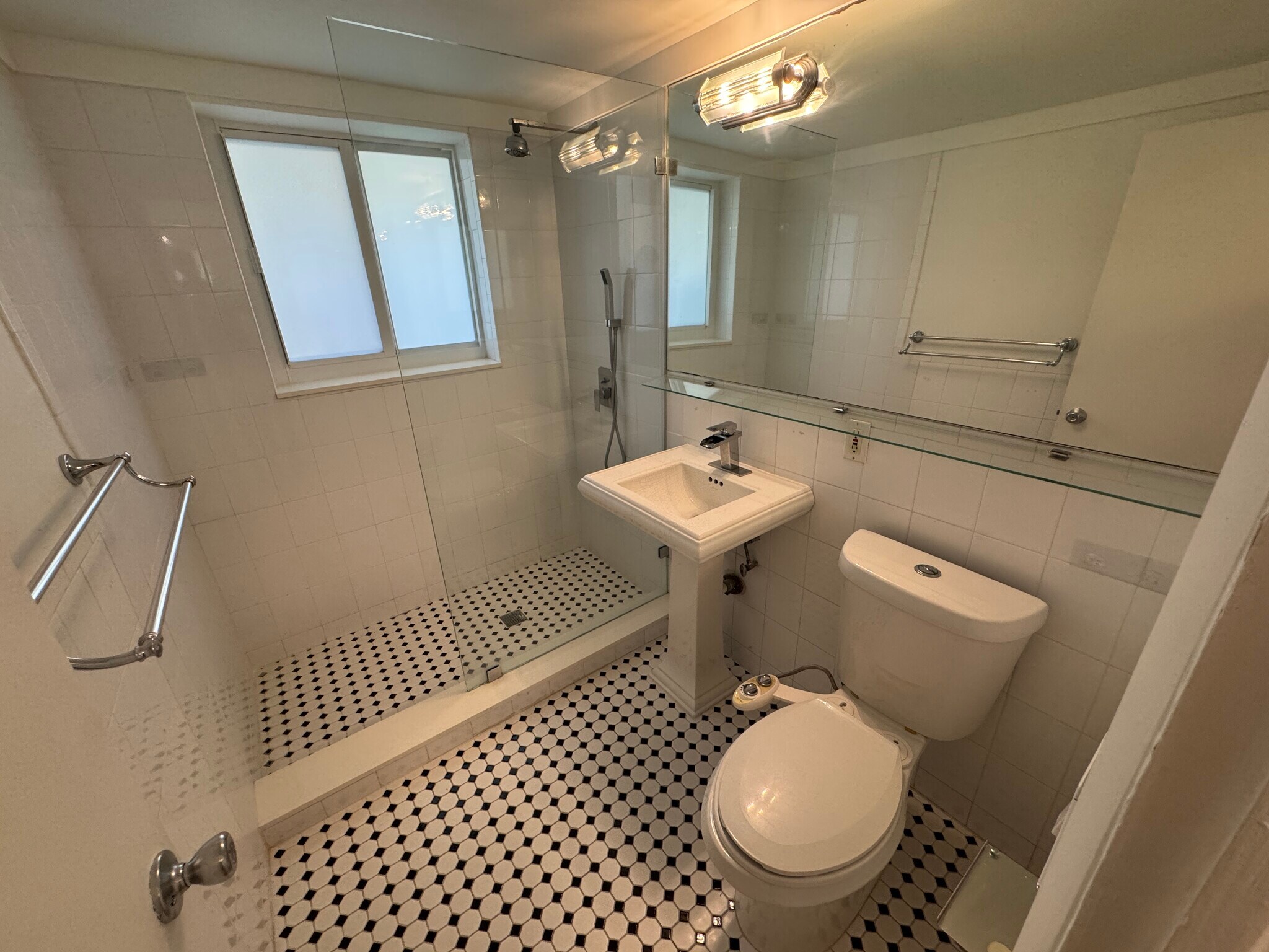 Building Photo - 4780 Pine Tree Dr