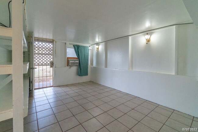 Building Photo - Available Feb 1st! 2BR/1BA in Makakilo! (K...