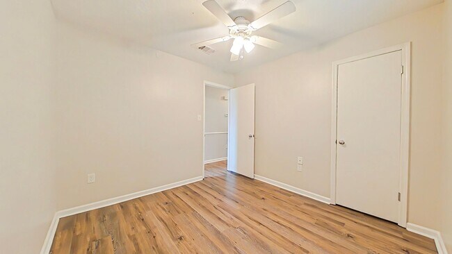 Building Photo - Cute Ranch in Columbia County!