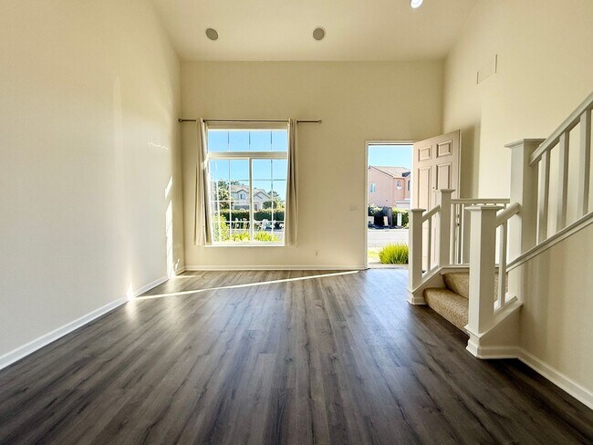 Building Photo - Renovated Coastal Home with NEW Kitchen and a Spacious Layout