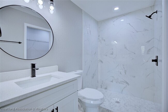 Building Photo - 293 Lincoln Rd NE