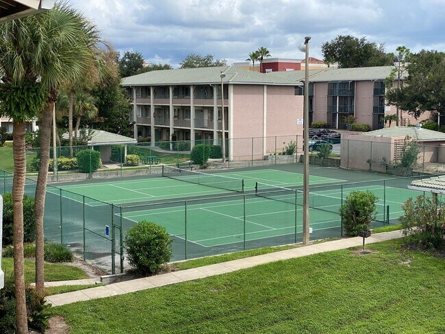 Building Photo - Waterside at Cranes Roost 1/1 Condo locate...