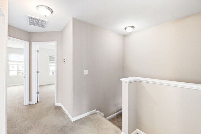 Building Photo - Modern Elegance in Brightleaf: 3-Bedroom Townhouse with Amenities Galore