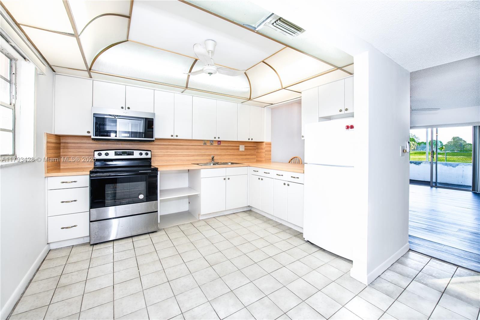 Building Photo - 5100 SW 90th Ave