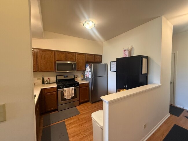 Building Photo - 348 Fallbrook Ct