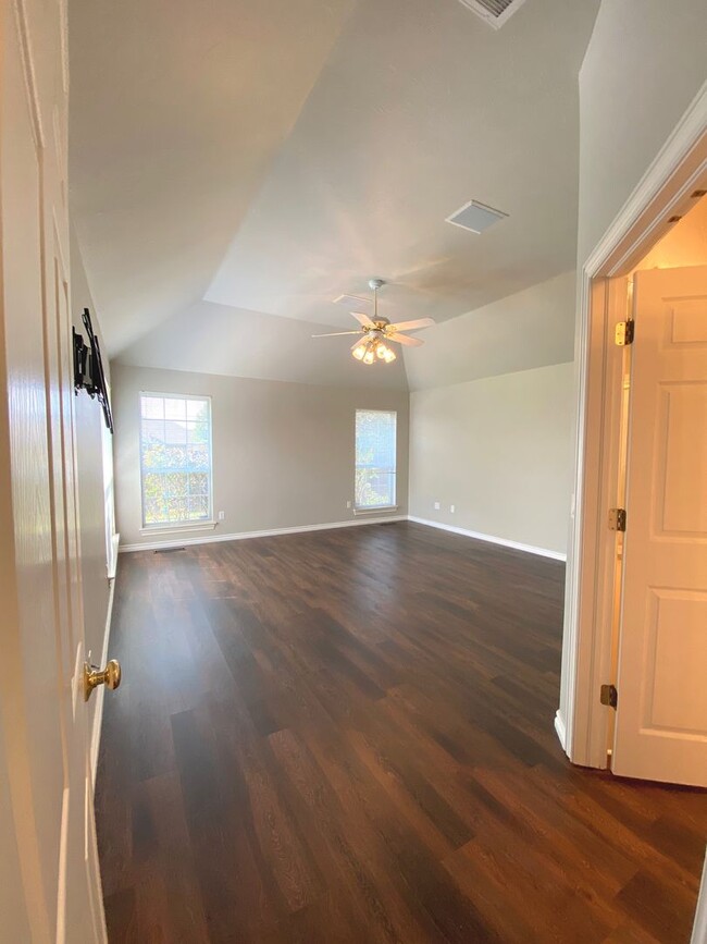 Building Photo - Absolute Dream in NW OKC!!