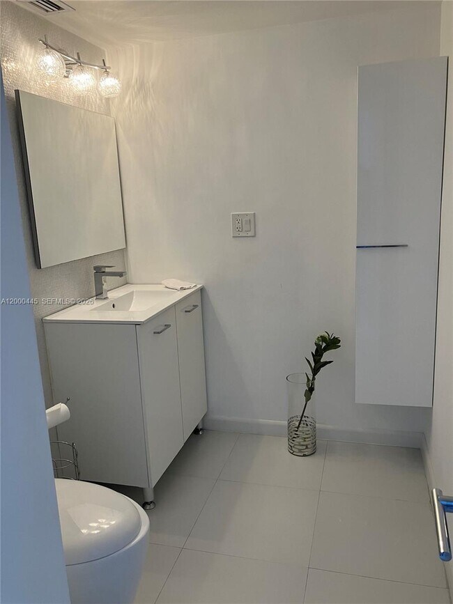 Building Photo - 3180 S Ocean Dr