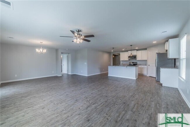 Building Photo - 595 Hogan Dr
