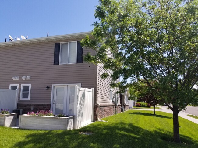 Building Photo - 550 Pheasant Ridge Dr