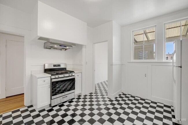 Building Photo - 467 40th Ave