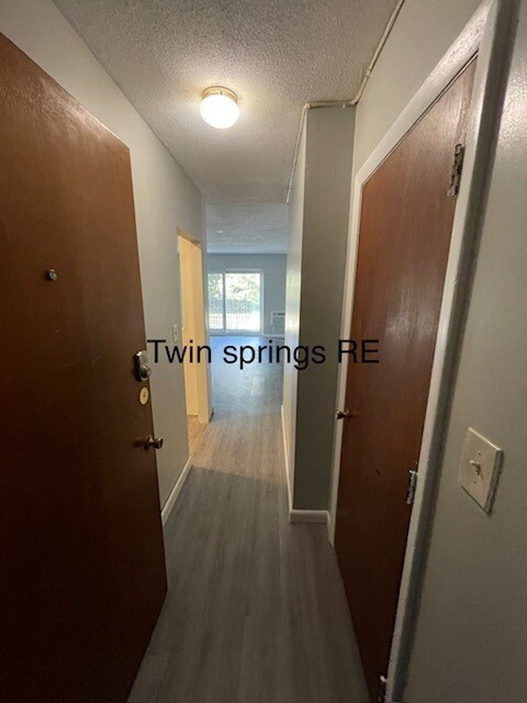 Building Photo - 250 Spring St