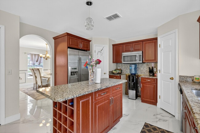 Building Photo - 1676 SW Mackey Ave