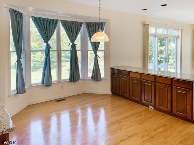 Building Photo - 9 Colonial Ct