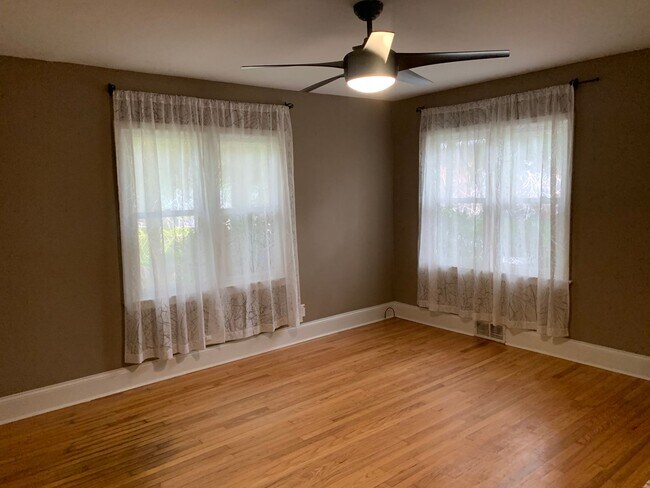 Building Photo - Lovely home in the Haymount Area - Available 4/15/2026