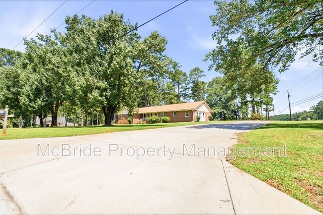 Building Photo - 5182 Bluegrass Trail
