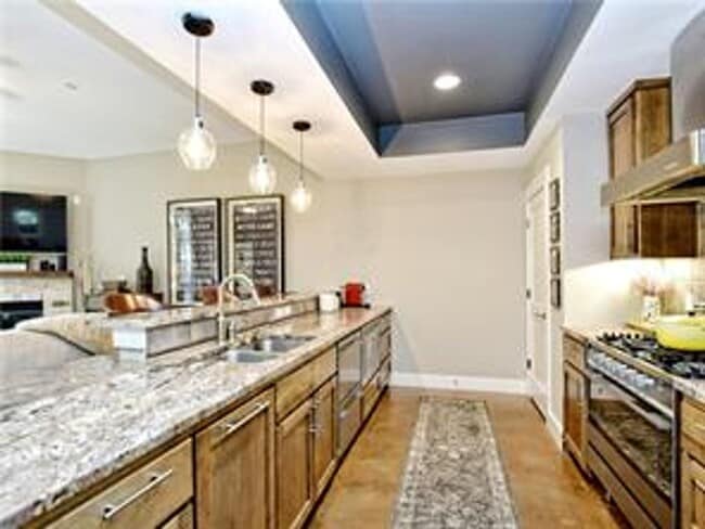 Building Photo - 804 E 47th St