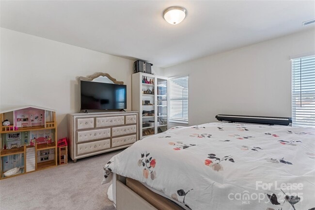 Building Photo - 116 Farrier Ln