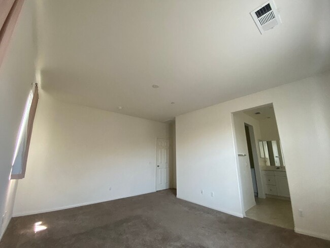 Building Photo - GORGEOUS HOME IN EASTVALE CORONA
