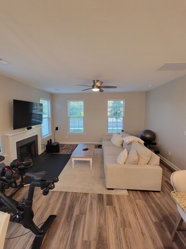 Building Photo - 5806 Clan Maclaine Dr