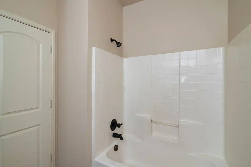 Building Photo - 393 Orbit Dr