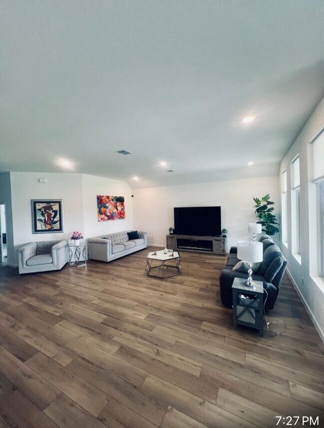 Building Photo - 2807 Gran Castillo Dr