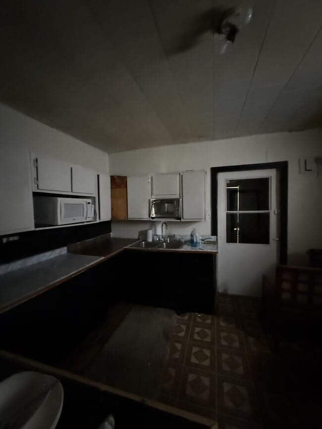 Building Photo - 1261 E Grand Ave