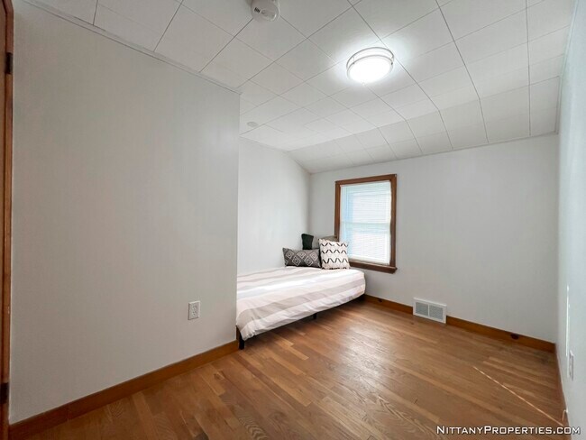 Building Photo - 120 Crestmont Ave