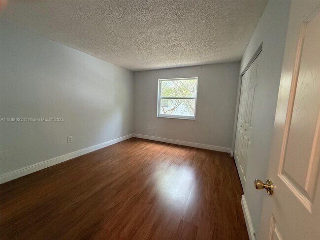 Building Photo - 17255 SW 95th Ave