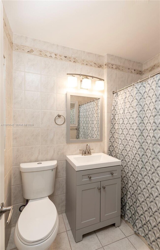 Building Photo - 1350 Mendavia Ave