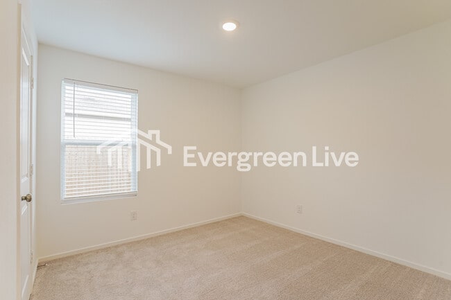 Building Photo - 319 Bush Mdw Ln