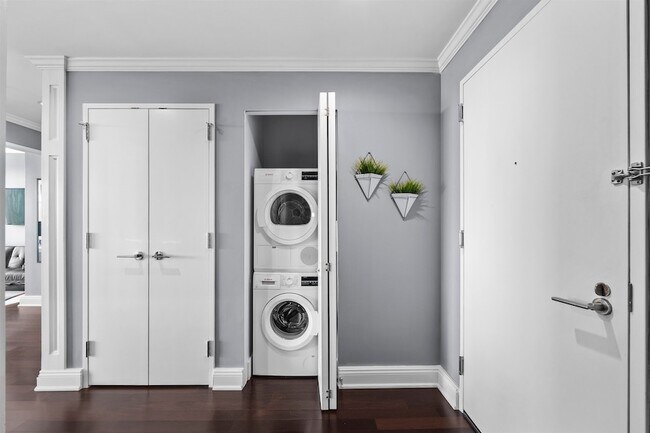 Building Photo - 77 Hudson St