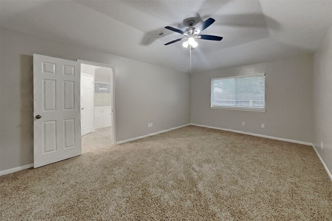 Building Photo - 21226 Park Run Dr
