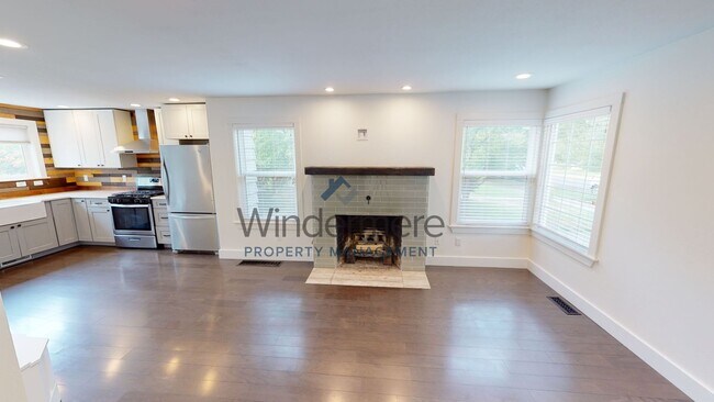 Building Photo - 1346 Bonsella St