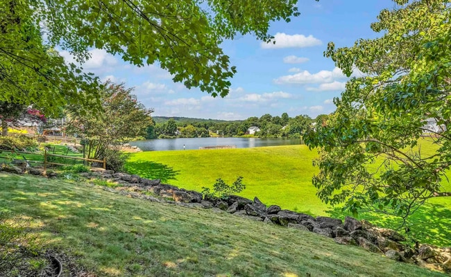 Building Photo - Greenville Studio Apartment